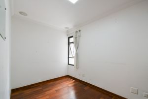 Image 15 - 919618