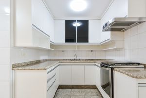 Image 30 - 919618