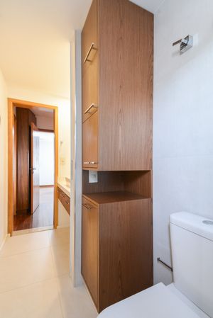 Image 31 - 919618