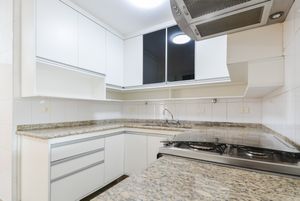 Image 32 - 919618