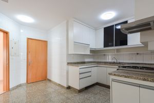 Image 38 - 919618