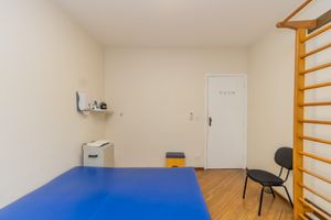 Image 12 - 919626