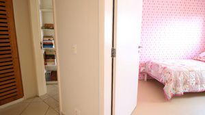 Image 22 - 919630