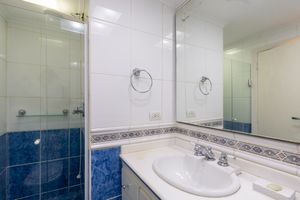 Image 18 - 919662