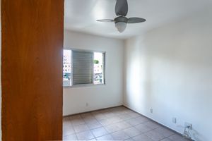 Image 12 - 919666
