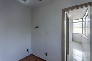 Image 22 - 919666