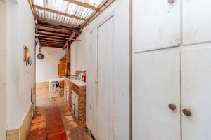Image 6 - 919679