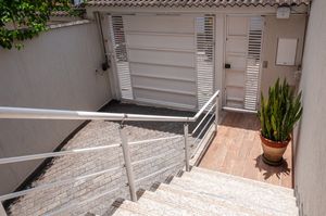 Image 6 - 919682