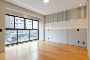 Image 19 - 919684