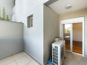 Image 21 - 919727