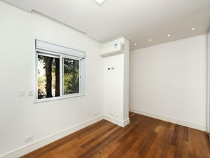 Image 19 - 919727