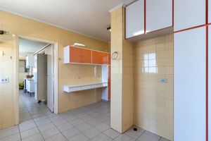 Image 9 - 919735