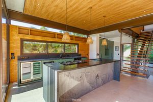 Image 12 - 919759