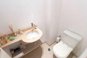 Image 10 - 919800