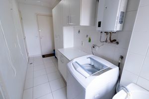 Image 19 - 919800