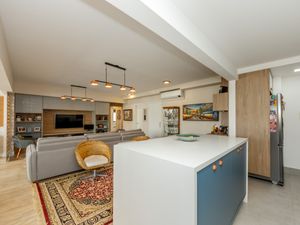 Image 21 - 919806