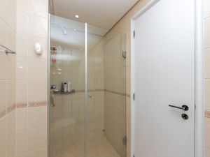 Image 12 - 919809