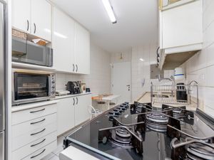 Image 21 - 919809