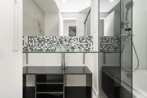 Image 22 - 919813