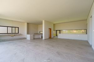 Image 7 - 919822