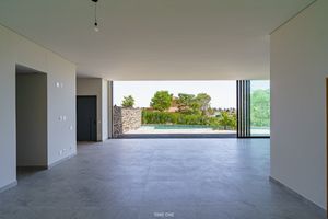 Image 10 - 919822
