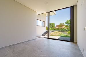 Image 13 - 919822