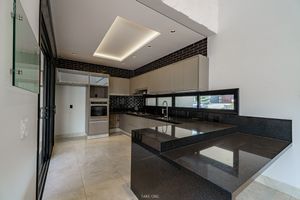 Image 10 - 919823