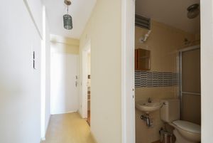 Image 6 - 919842
