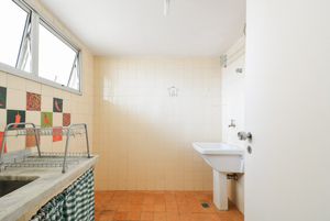 Image 9 - 919842
