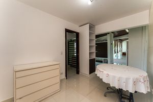 Image 21 - 919845