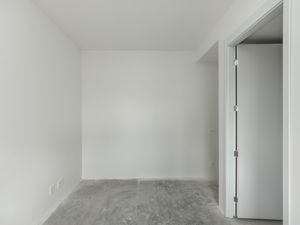 Image 33 - 919904