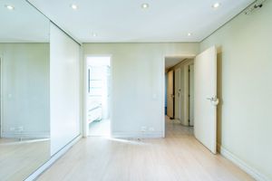Image 19 - 919920
