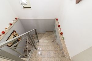 Image 12 - 919925