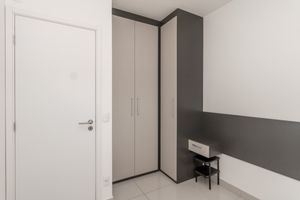 Image 10 - 919928