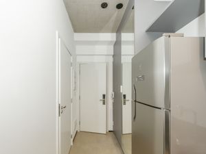 Image 3 - 919941