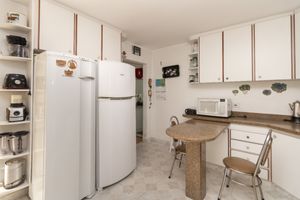 Image 11 - 919946