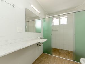 Image 22 - 919955