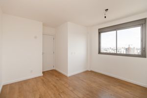 Image 15 - 919979
