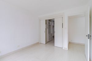 Image 20 - 920015