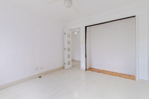 Image 15 - 920015