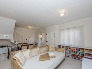 Image 3 - 920027