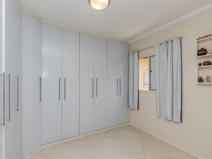 Image 21 - 920027