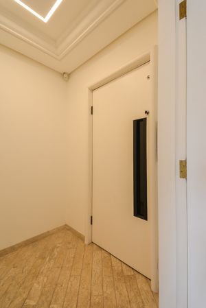 Image 16 - 920056