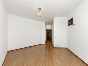 Image 19 - 920072