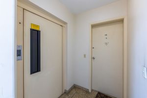 Image 10 - 920074