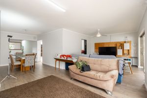 Image 34 - 920099