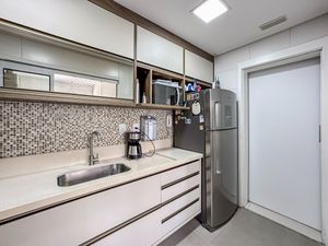 Image 37 - 920202