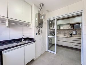 Image 38 - 920202