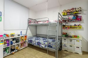 Image 19 - 920210