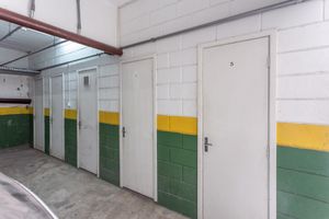 Image 38 - 920210